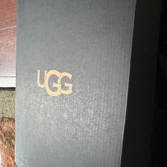 uggs size 9 in beige color new mens - Picture 2 of 5